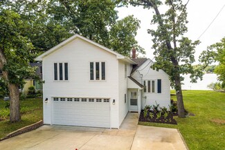 4209 E Lake Shore Dr, Wonder Lake, IL 60097