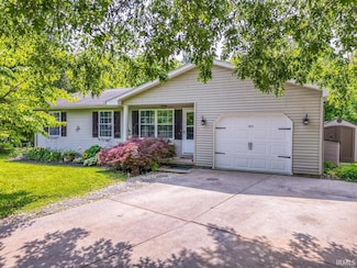 303 N Blackfoot Dr, Ellettsville, IN 47429