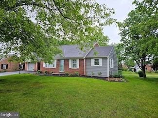 151 Amsley Dr, Chambersburg, PA 17202