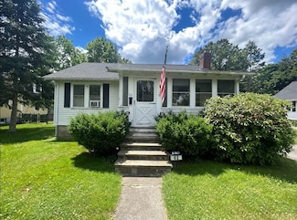 62 Donizetti St, Wellesley, MA 02482