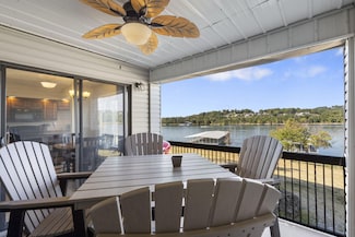 361 Anchors Point Ln Unit 301, Kimberling City, MO 65686