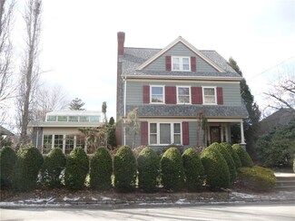 15 Kensington Rd, Cranston, RI 02905