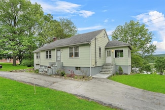 98 High St, Chester, NY 10918