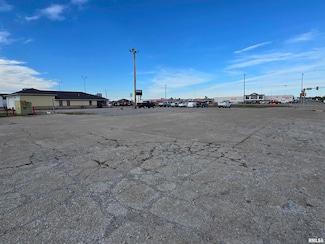 630 N Commercial St, Harrisburg, IL 62946