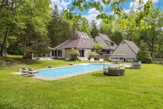 16 Juniper Ln, Woodstock, NY 12498