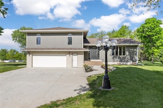 3902 Julie Ln, Cedar Rapids, IA 52404