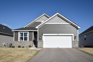 7632 38th St N, Oakdale, MN 55128