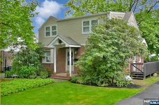 8 Highland Ave, Dumont, NJ 07628