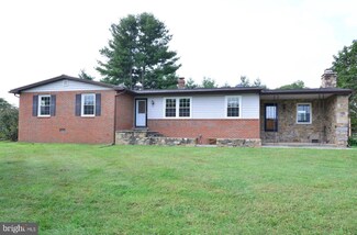 19559 Airmont Rd, Round Hill, VA 20141