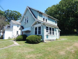 1027 Lower Demunds Rd, Dallas, PA 18612