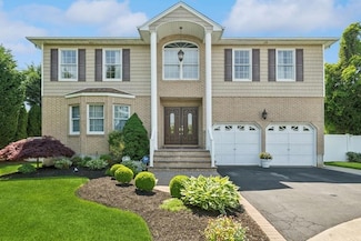 2062 Washington Ave, Seaford, NY 11783