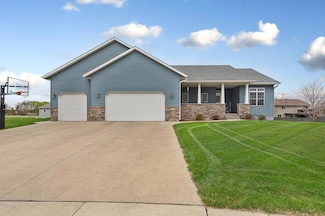 375 Hickory Ln NE, Owatonna, MN 55060