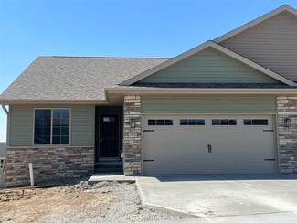 705 Creekside Dr, Tiffin, IA 52340