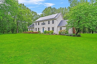 24 Hampton Ct, Wallkill, NY 12589