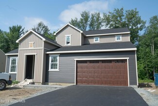 46 Wheatfield Way, Mechanicville, NY 12118