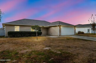 808 Graysen Ln, Defuniak Springs, FL 32435