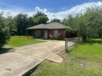 325 8th St, Port Arthur, TX 77640