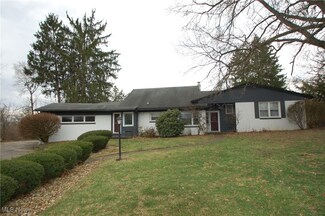 12 Redfern Dr, Youngstown, OH 44505