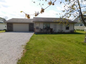 9893 N Marine Key Dr, Syracuse, IN 46567