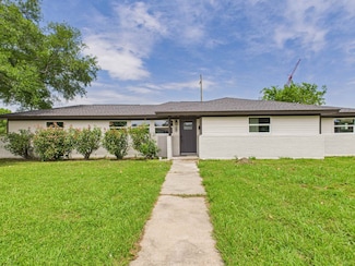 5336 Lakeside Dr, Port Arthur, TX 77642