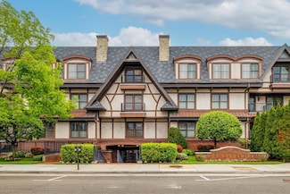 77 Maple Ave Unit 101, Rockville Centre, NY 11570