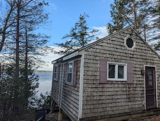 4 Wren Ln, Bath, ME 04530
