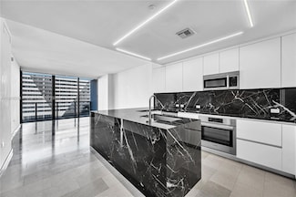 88 SW 7th St Unit 806, Miami, FL 33130