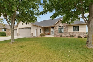 1915 Creek View Ln NE, Owatonna, MN 55060
