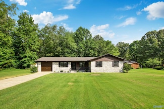 107 Pinewood Cir, Guntersville, AL 35976
