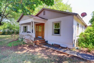 5687 Redwood Ave, Grants Pass, OR 97527
