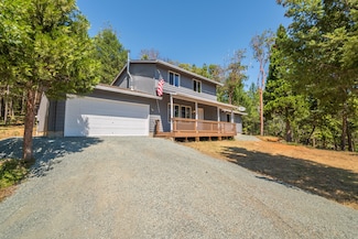 8797 W Evans Creek Rd, Rogue River, OR 97537