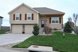 2109 Cottonwood St, Leavenworth, KS 66048