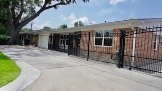 902 Hidden Valley Dr, Houston, TX 77088