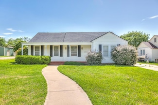 601 N 3rd St, Ballinger, TX 76821