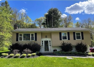 4 St Michaels Ln, Walden, NY 12586