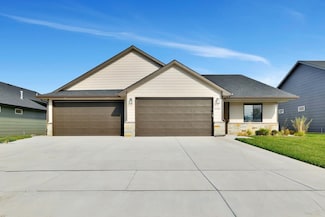 5456 N Toben Dr, Bel Aire, KS 67067