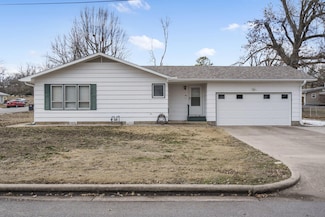 101 N Spring St, Cassville, MO 65625