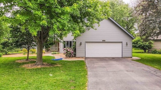 1341 Fieldstone Ct, Neenah, WI 54956