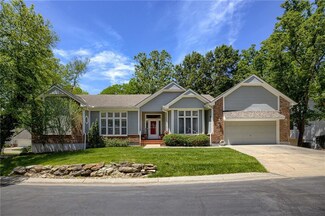2826 S Redwood Dr, Independence, MO 64057