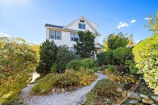 87 Templeton Pkwy Unit 3, Watertown, MA 02472