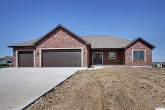 4609 Cortez Dr, Quincy, IL 62305