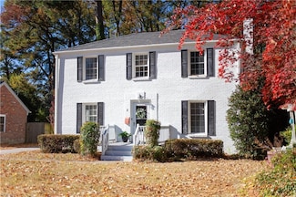 5 Stratford Rd, Newport News, VA 23601