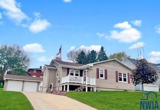 408 W Cedar St, Hinton, IA 51024