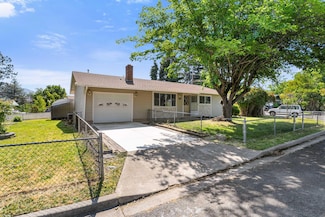 107 N 4th St, Talent, OR 97540