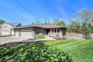 1134 Emerald Woods Ct SE, Byron Center, MI 49315