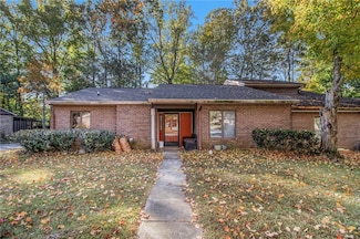 5529 Circlestone Ln, Stone Mountain, GA 30088