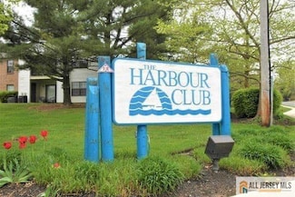 805 Sunshine Ct, Parlin, NJ 08859