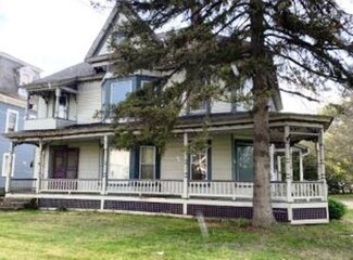 43 Maple St, Barton, VT 05860