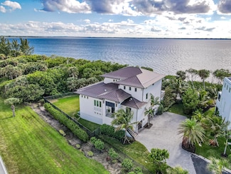 7683 Pelican Pointe Dr, Jensen Beach, FL 34957