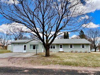416 S Pine St, Kimball, SD 57355